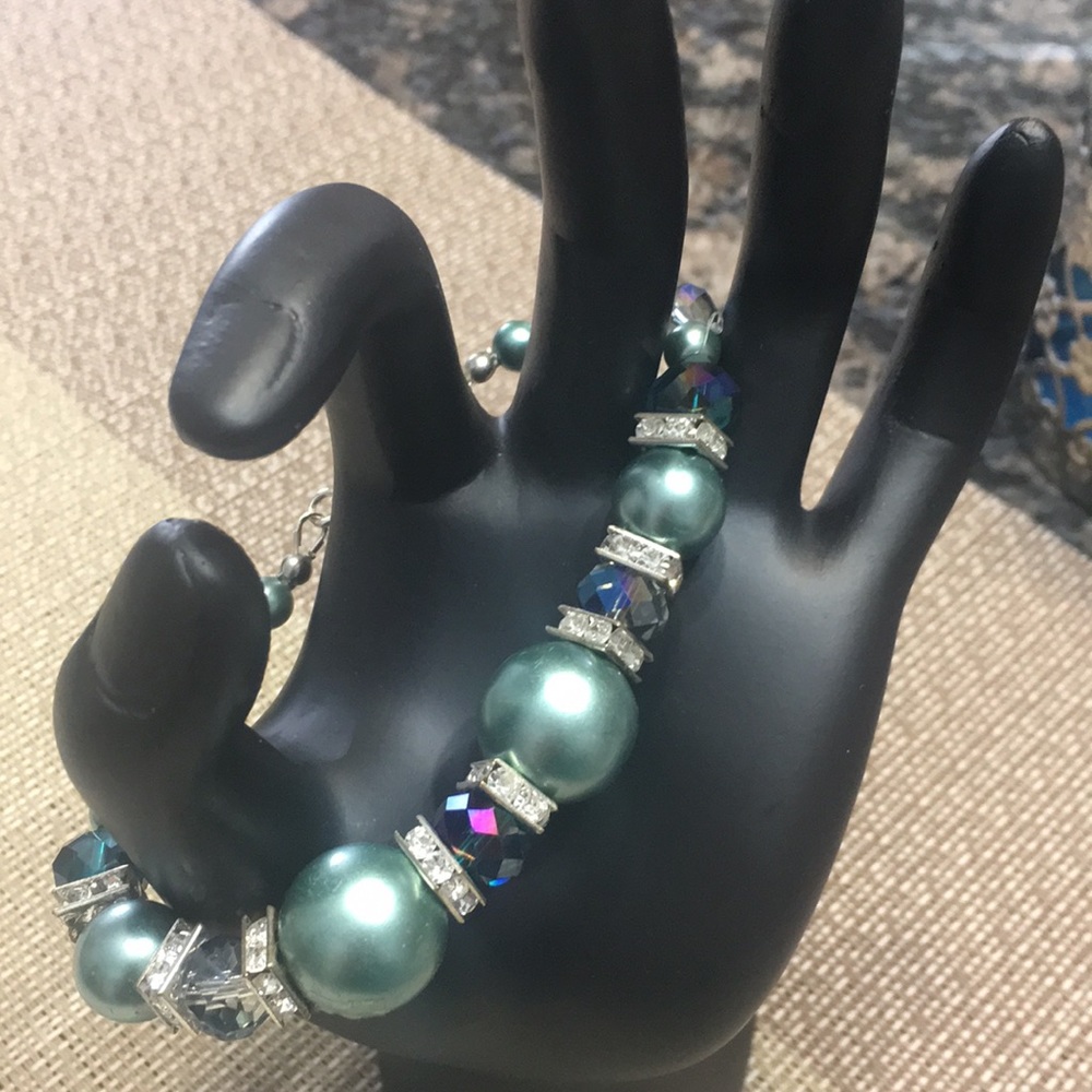 Pistachio green Pearl bracelet